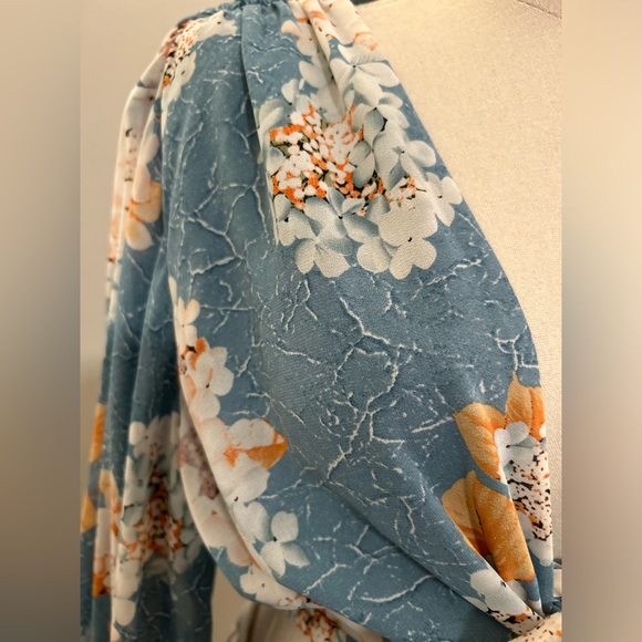 Floral Crop with Front Tie - Picture 4 of 4